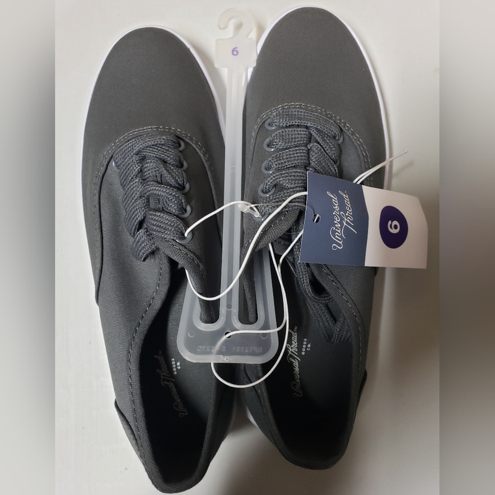 Universal Thread Sz 6 Gray Sneaker Shoes NWT